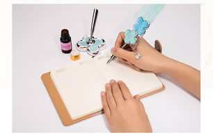 濃情蜜意，浪漫表達 四葉草少女羽毛筆禮盒，辦公與情感的完美融合